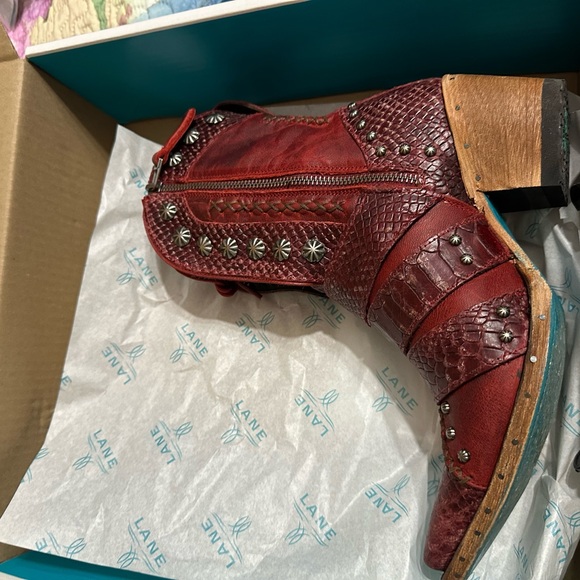 LANE Showdown - Smoldering Ruby Red - comfortable and boldly - Picture 5 of 8